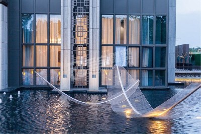 戶(hù)外不銹鋼創(chuàng)意羽毛雕塑定制