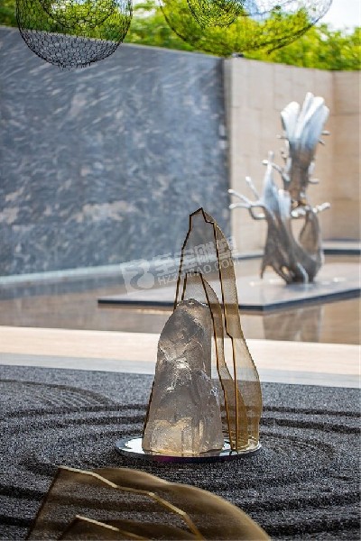 地產(chǎn)樹(shù)脂假山不銹鋼雕塑定制