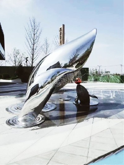 地產(chǎn)鏡面魚(yú)不銹鋼雕塑定制