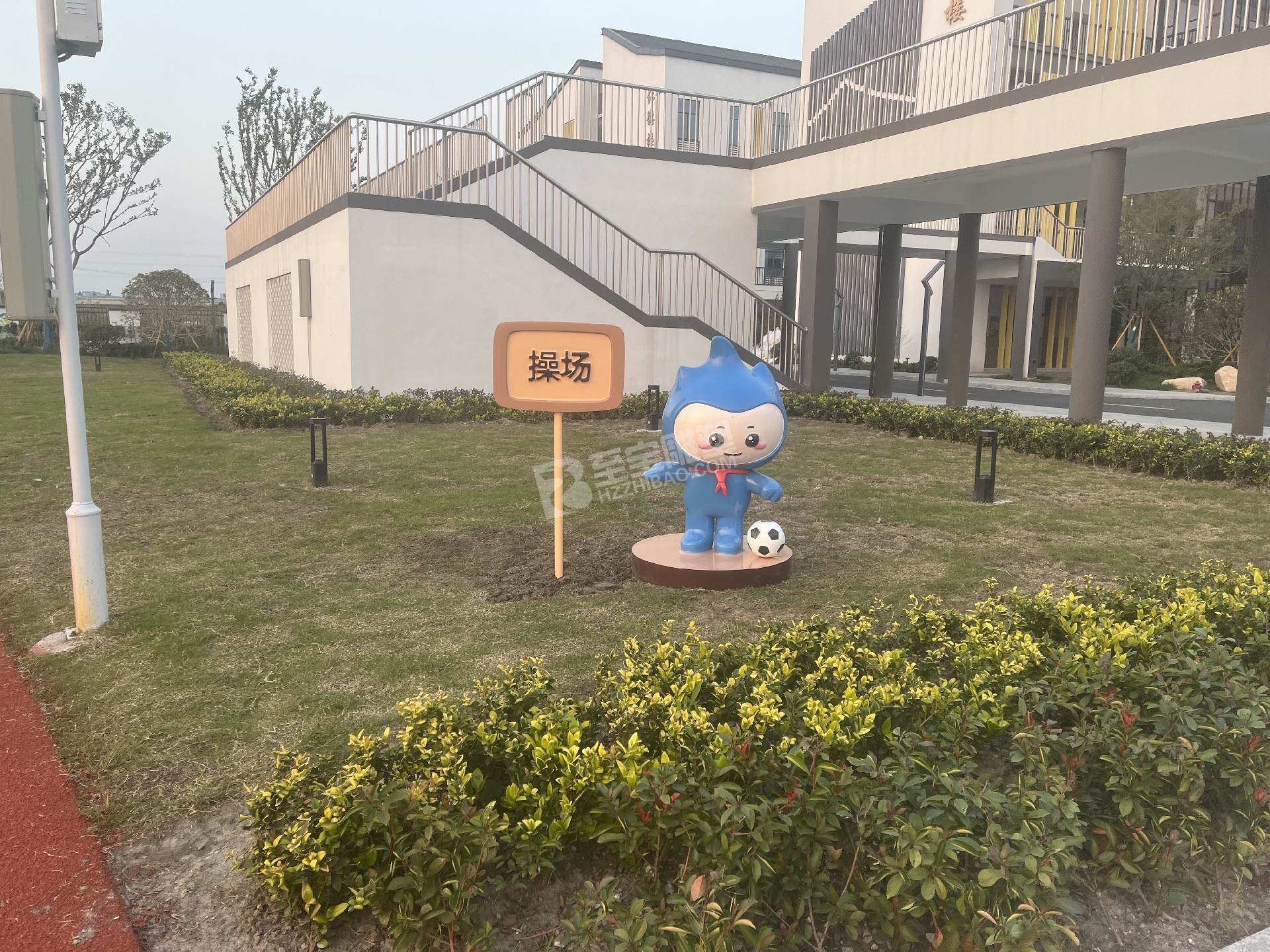 湖州吳山區(qū)愛山小學(xué)玻璃鋼雕塑、不銹鋼雕塑項(xiàng)目