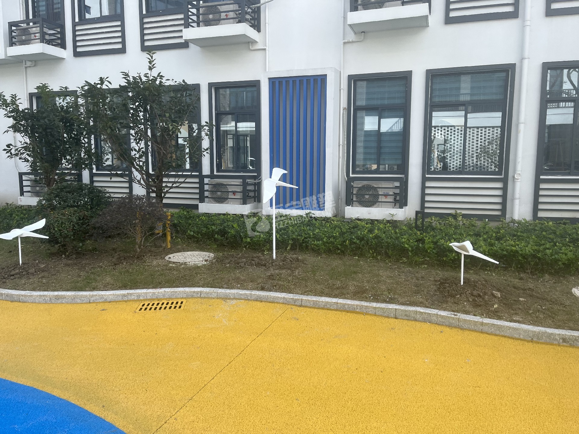 湖州吳山區(qū)愛山小學(xué)玻璃鋼雕塑、不銹鋼雕塑項(xiàng)目