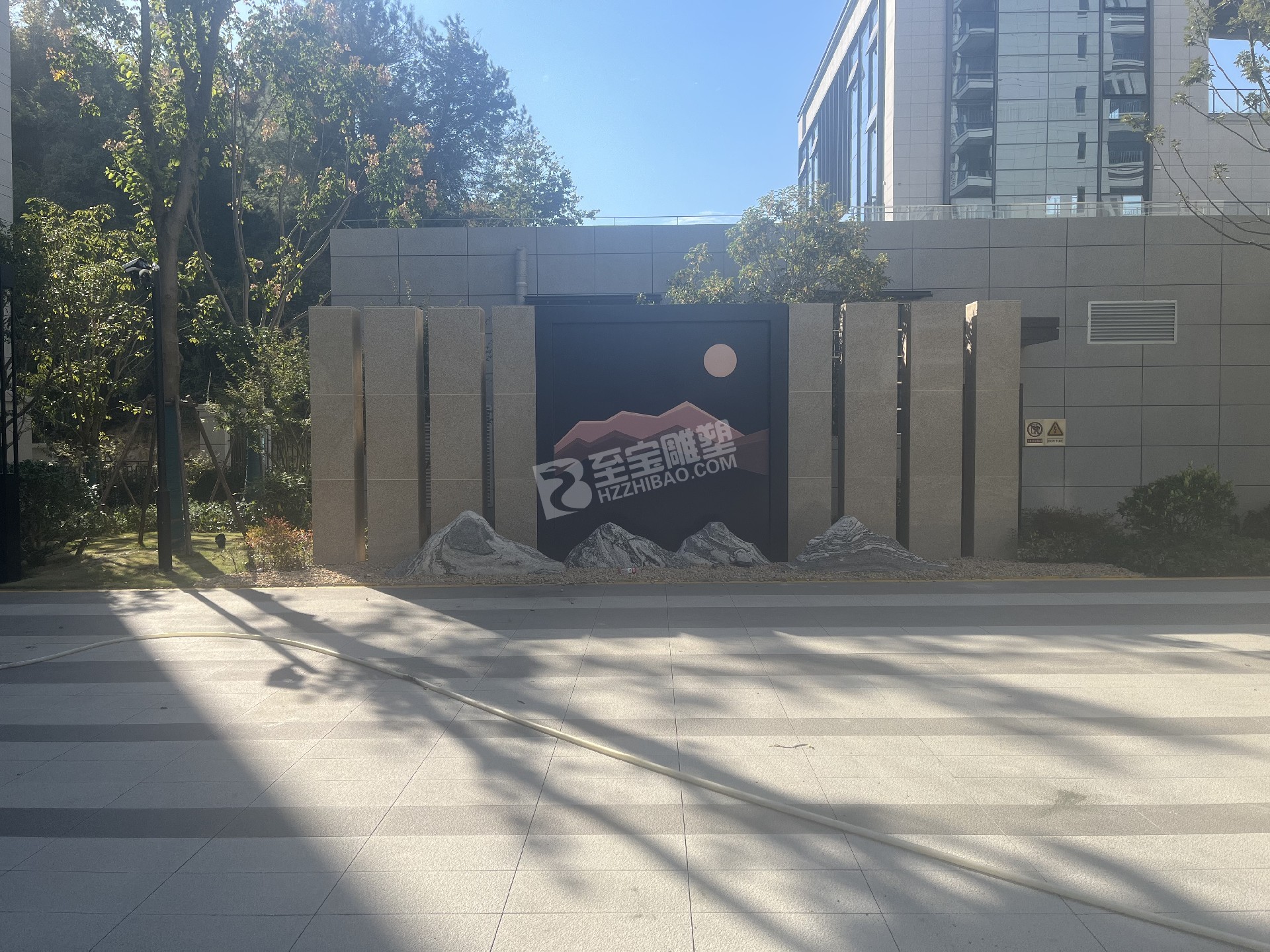 淳安縣千島湖鎮(zhèn)潤楓東潤紫園不銹鋼雕塑