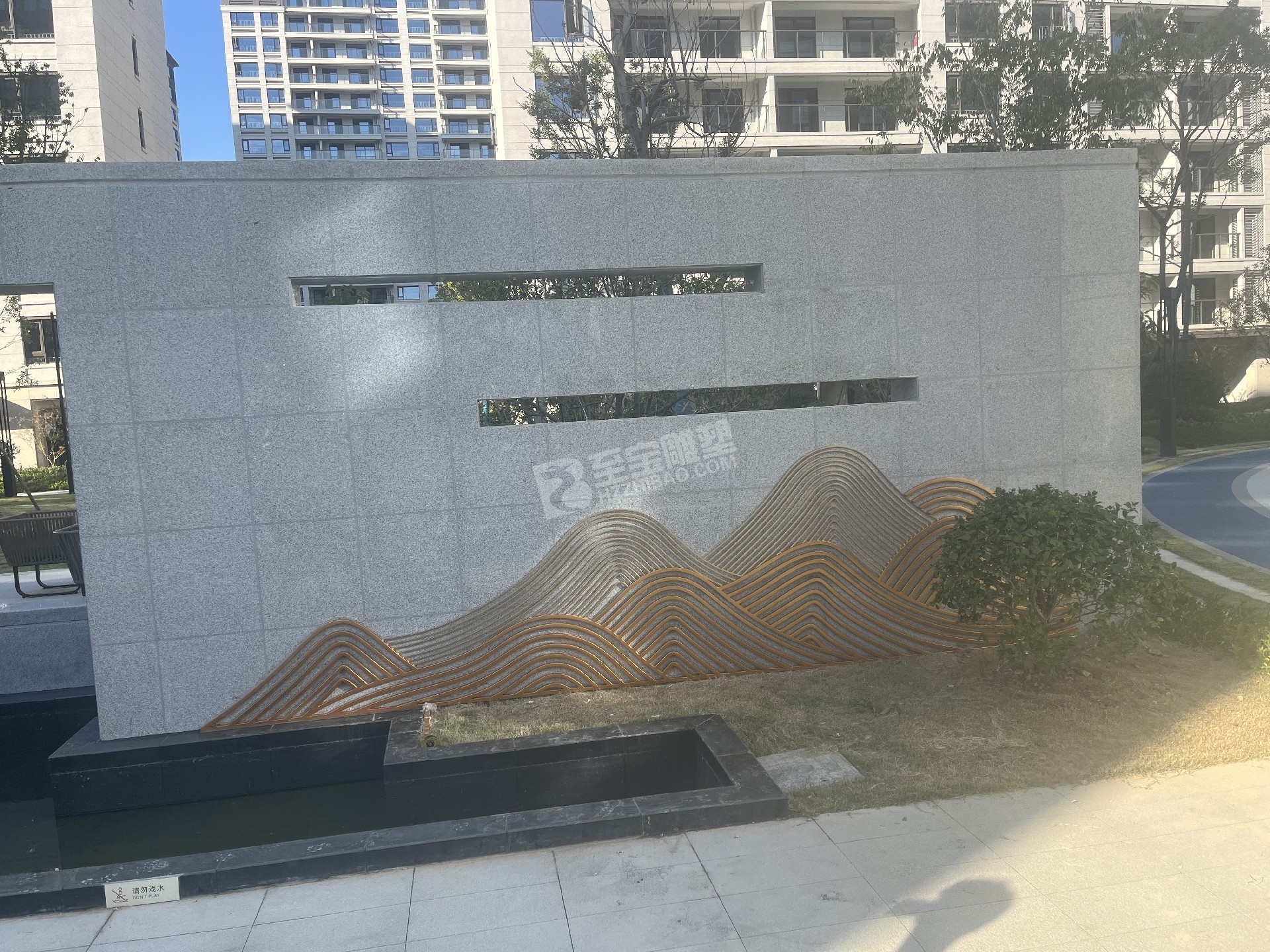 淳安縣千島湖鎮(zhèn)潤楓東潤紫園不銹鋼雕塑